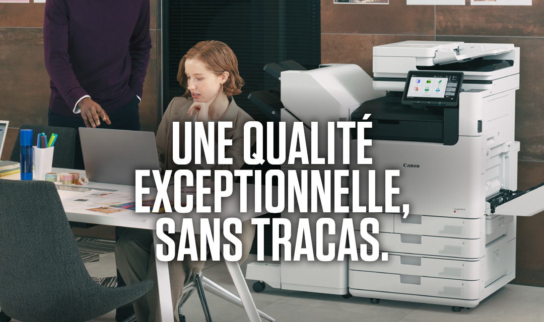 Image d'illustration qui représente une petite fille devant une imprimante